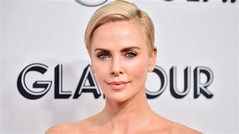 charlize theron nude picture|Charlize Theron bares all in magnificent photo as she makes。